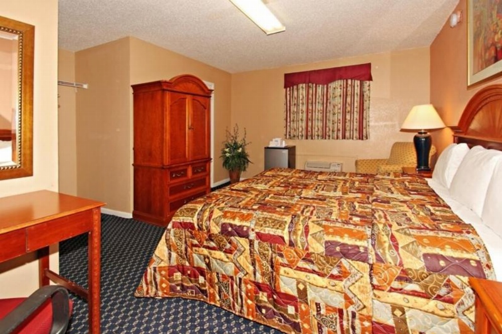 The Regal Inn & Suites Main image